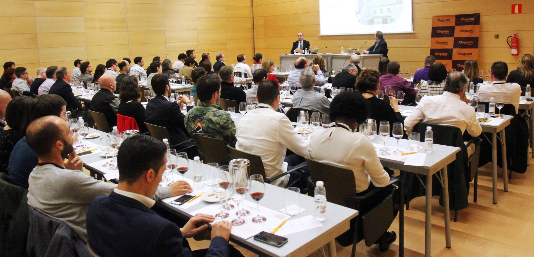 Un recorrido por la historia de los grandes vinos de Bodegas Riojanas desde 1942