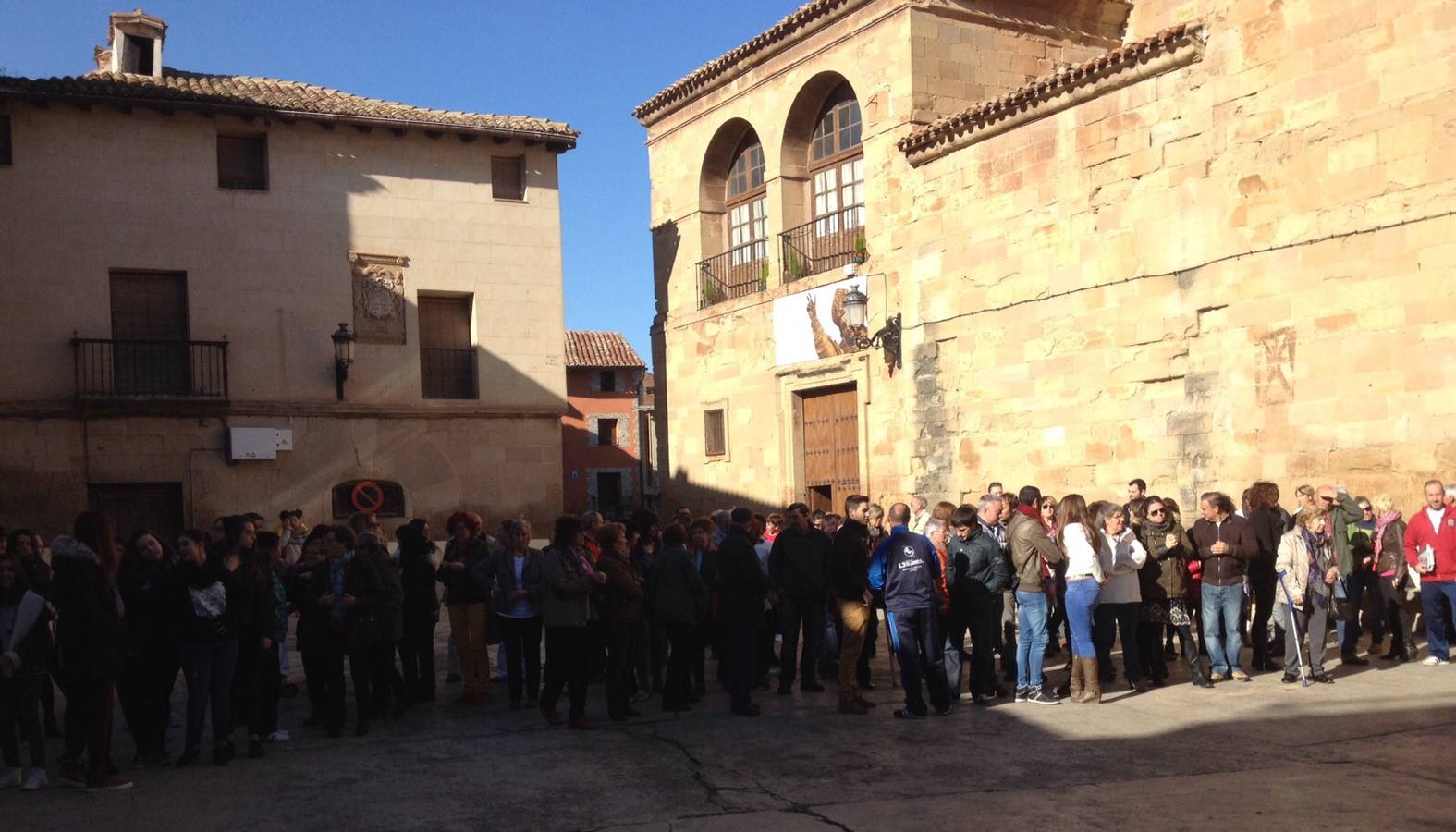Alberite. Concentración en el Ayuntamiento de Alberite