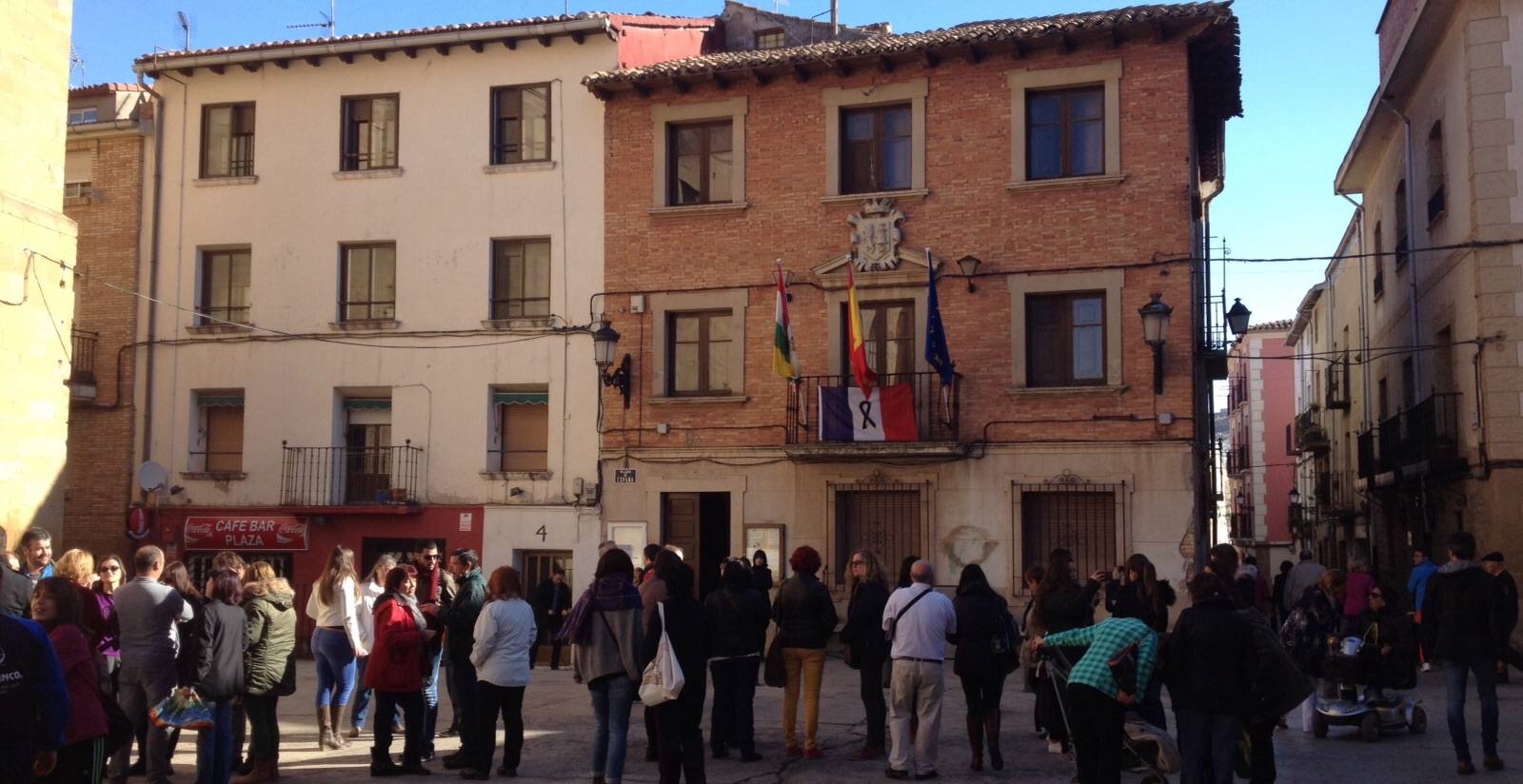 Alberite. Concentración en el entorno del Ayuntamiento de Alberite.