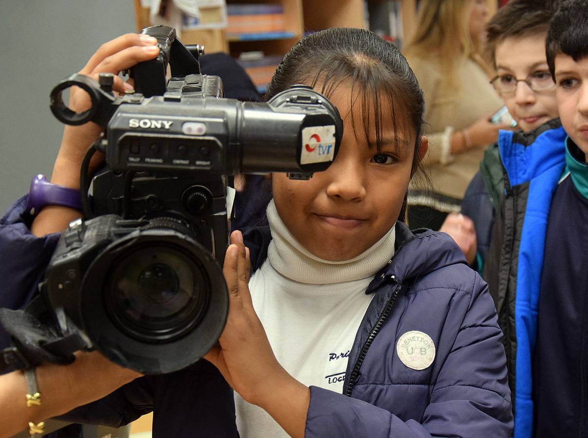 Los alumnos de 5º B de Adoratrices visitan la multimedia de Diario La Rioja, junto a su profesora Juana Gil