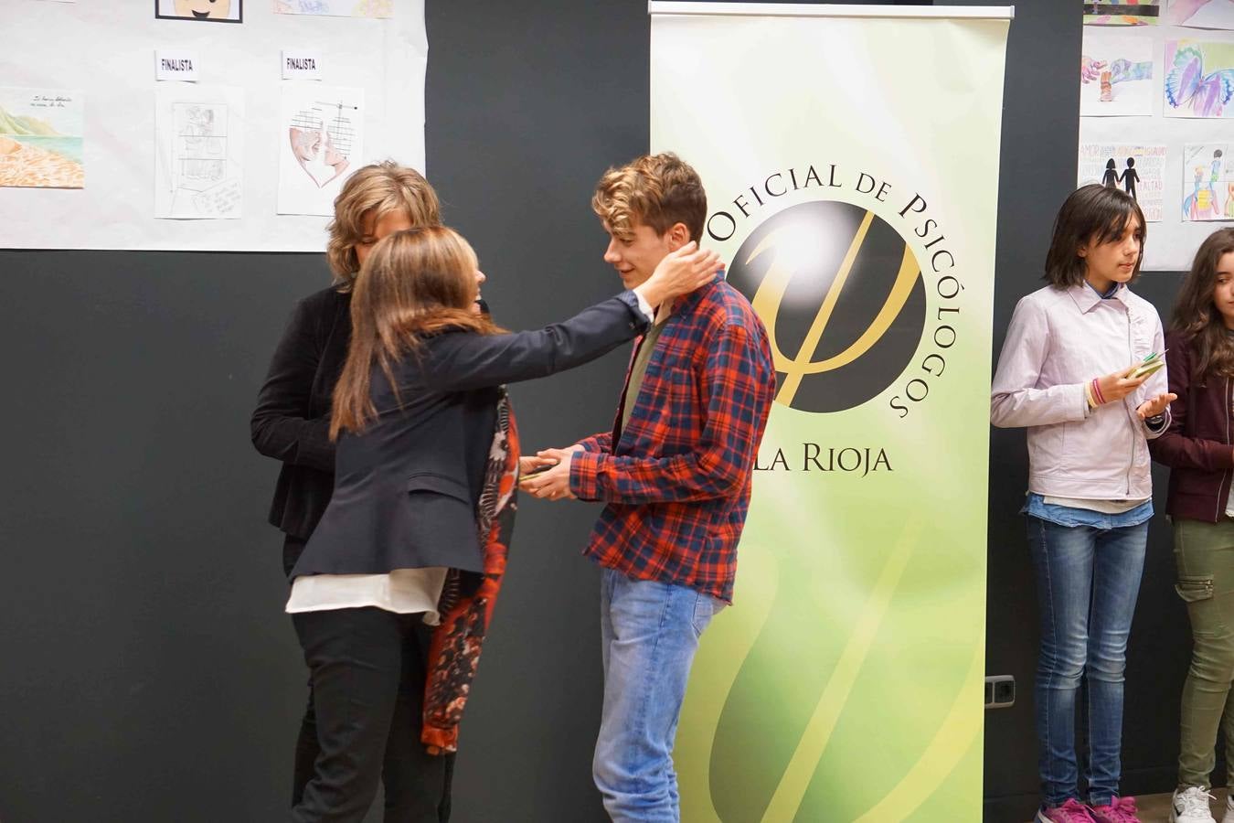 Dibujos por el respeto en el Colegio de Psicólogos (II)