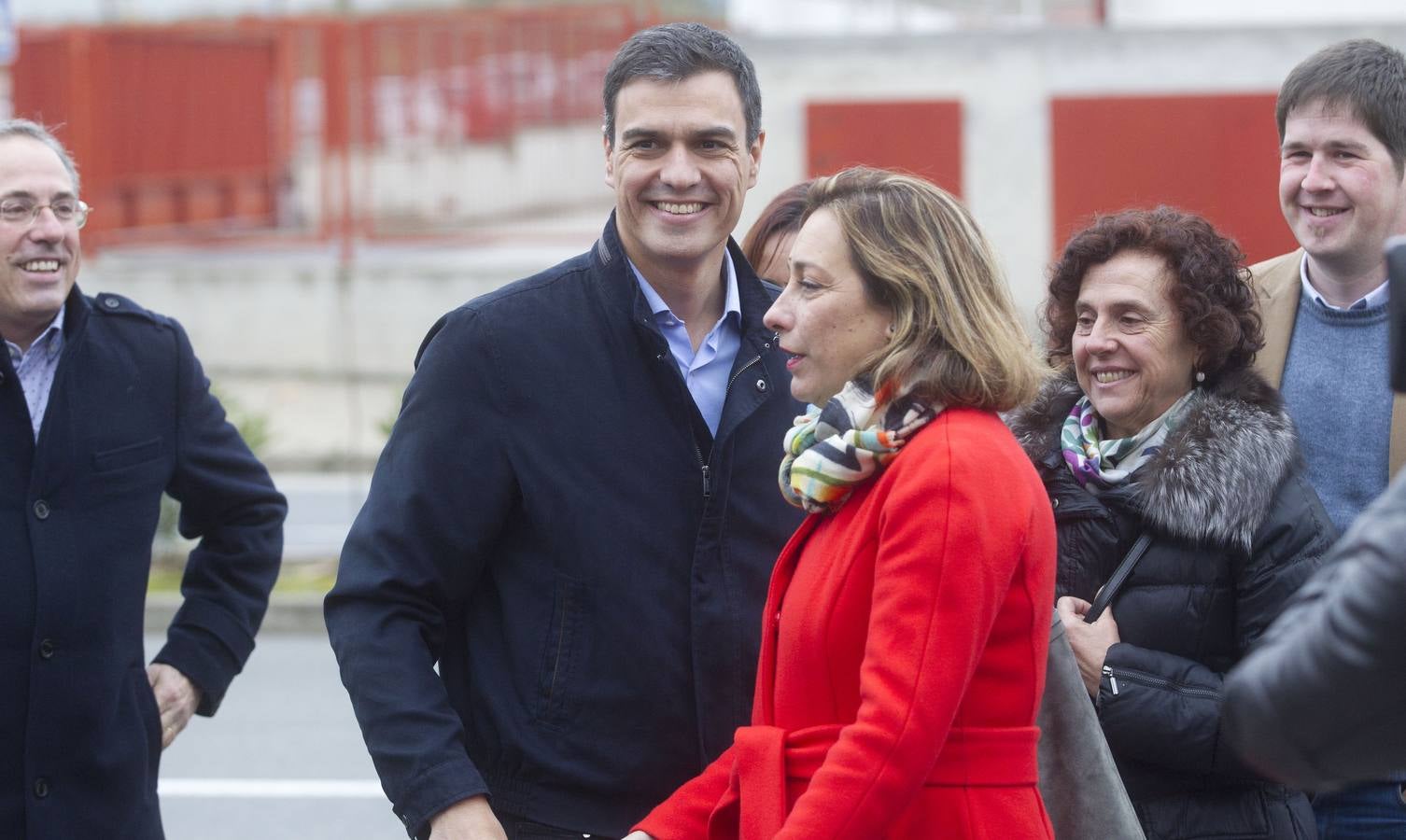 Pedro Sánchez pasea por el Casco Antiguo de Logroño y brinda en La Laurel en su visita a La Rioja