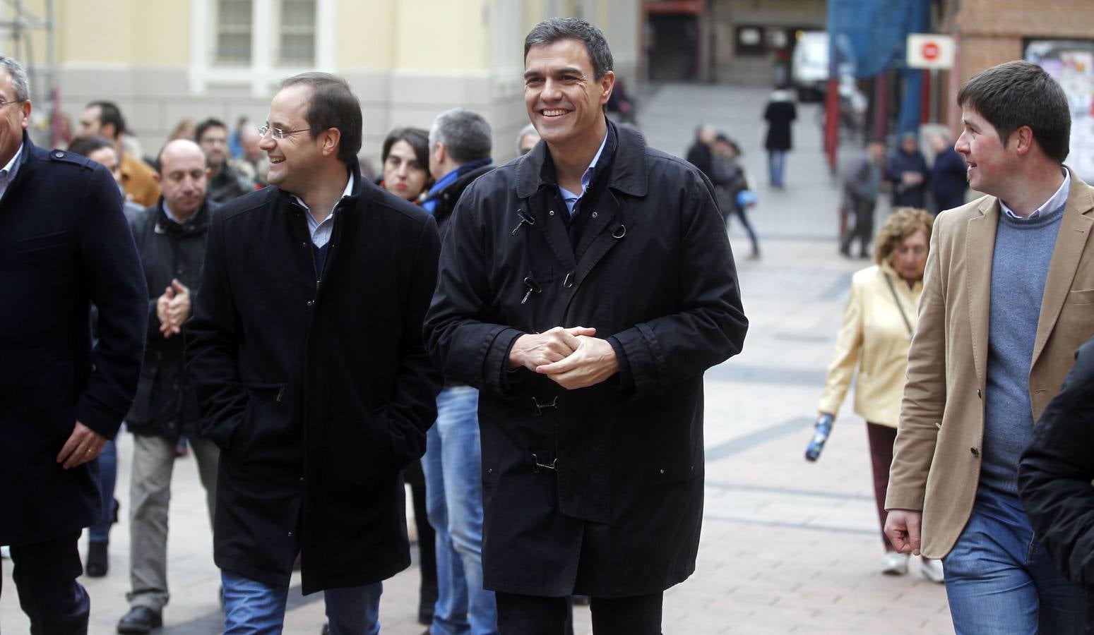 Pedro Sánchez pasea por el Casco Antiguo de Logroño y brinda en La Laurel en su visita a La Rioja