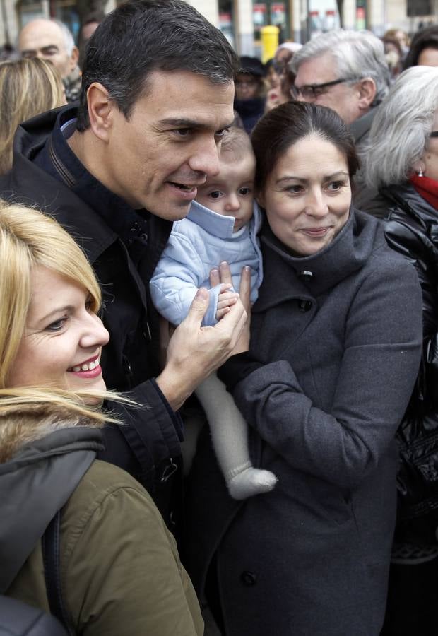 Pedro Sánchez pasea por el Casco Antiguo de Logroño y brinda en La Laurel en su visita a La Rioja