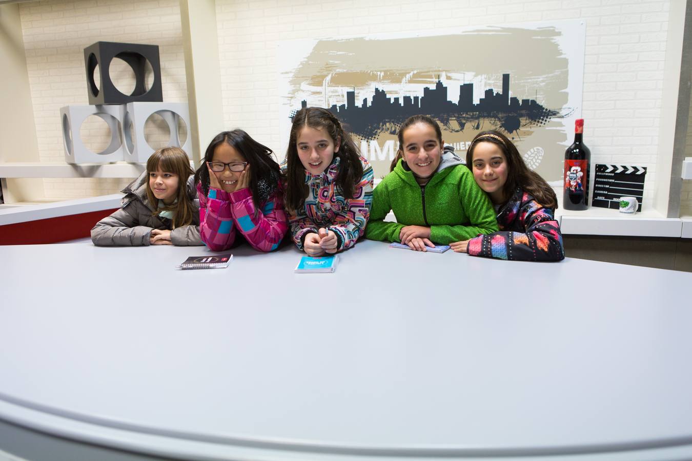 Los alumnos del Taller de Prensa del Colegio Duquesa de La Victoria, de Logroño, visitan la multimedia de Diario LA RIOJA