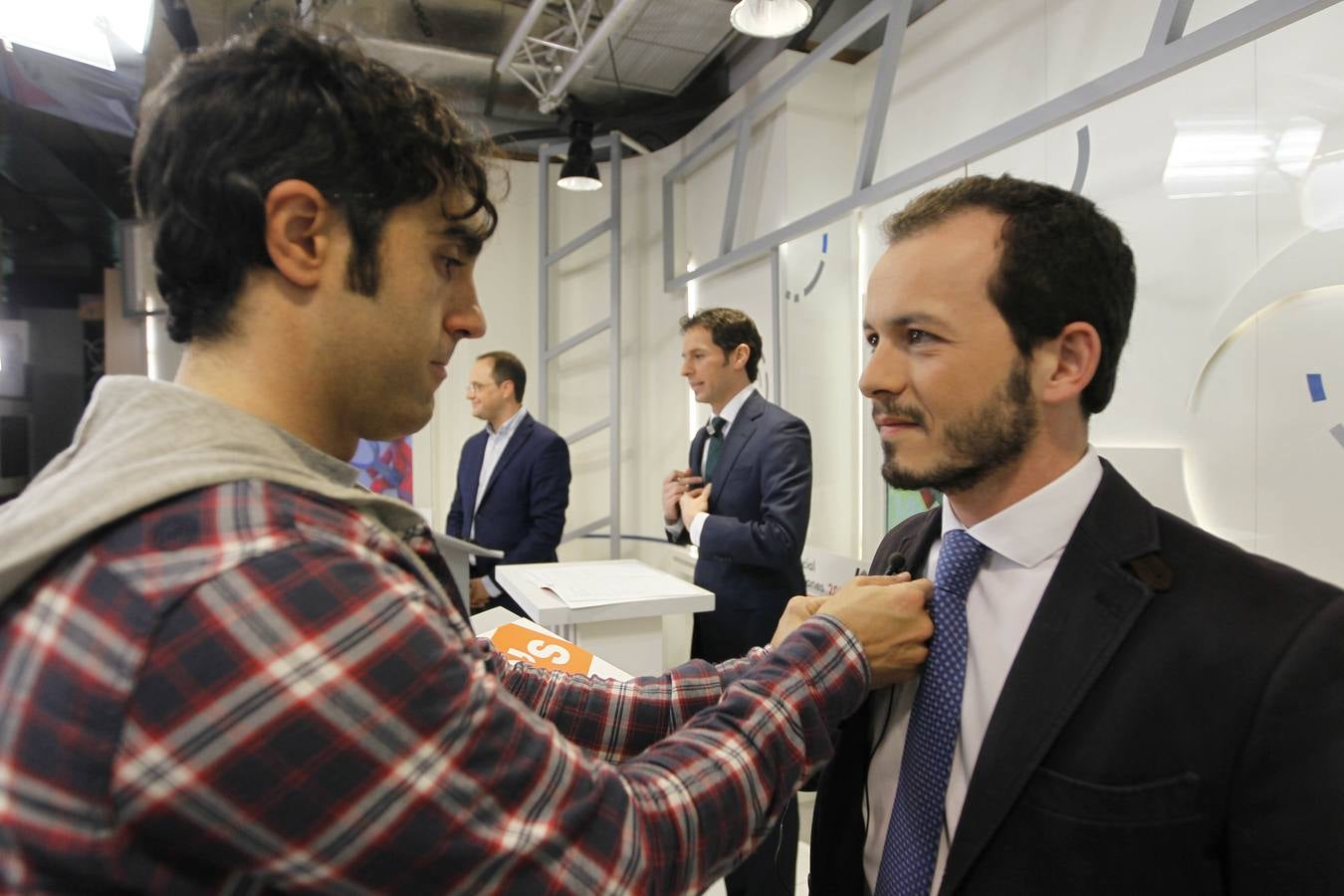 Bienvenidas, maquillaje...preparados y listos para el debate de TVR