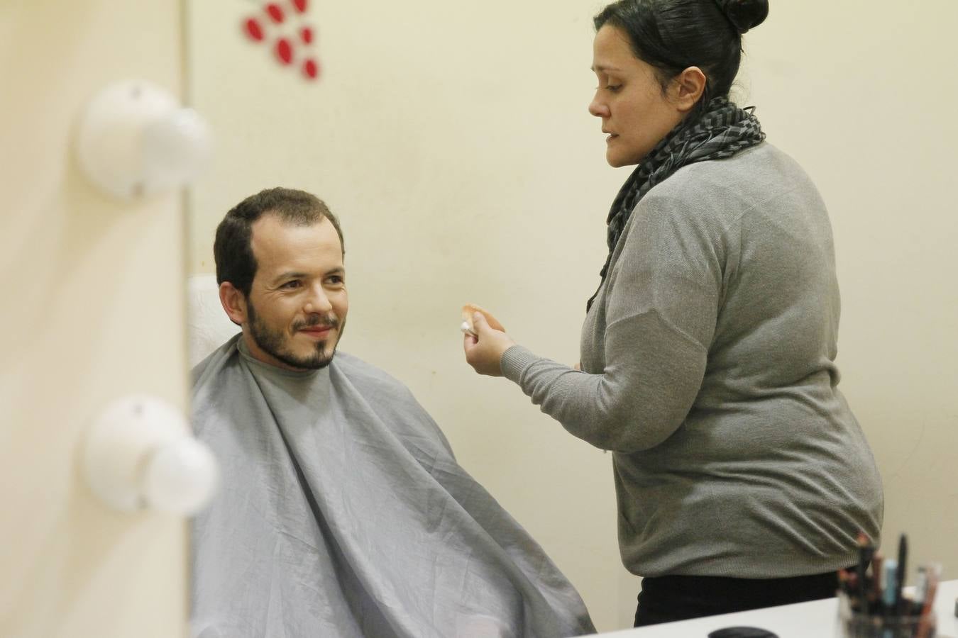 Bienvenidas, maquillaje...preparados y listos para el debate de TVR