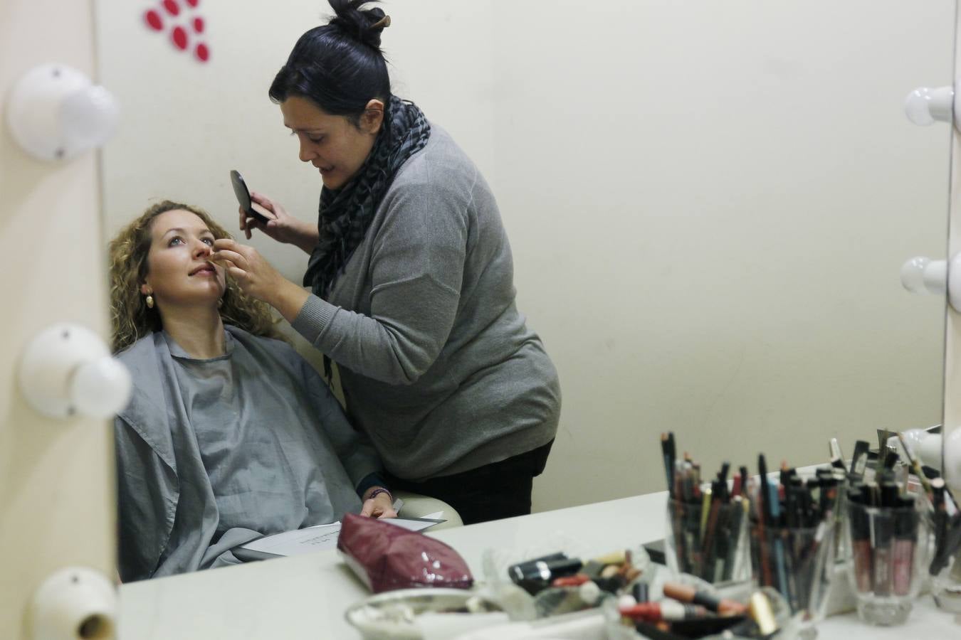 Bienvenidas, maquillaje...preparados y listos para el debate de TVR