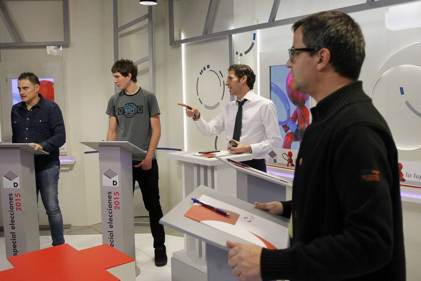 Bienvenidas, maquillaje...preparados y listos para el debate de TVR