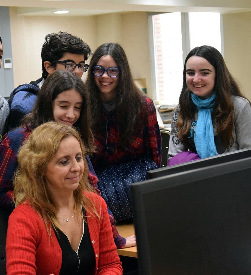 Los alumnos de 2º B del IES Sagasta, de Logroño, visitan la multimedia de Diario LA RIOJA