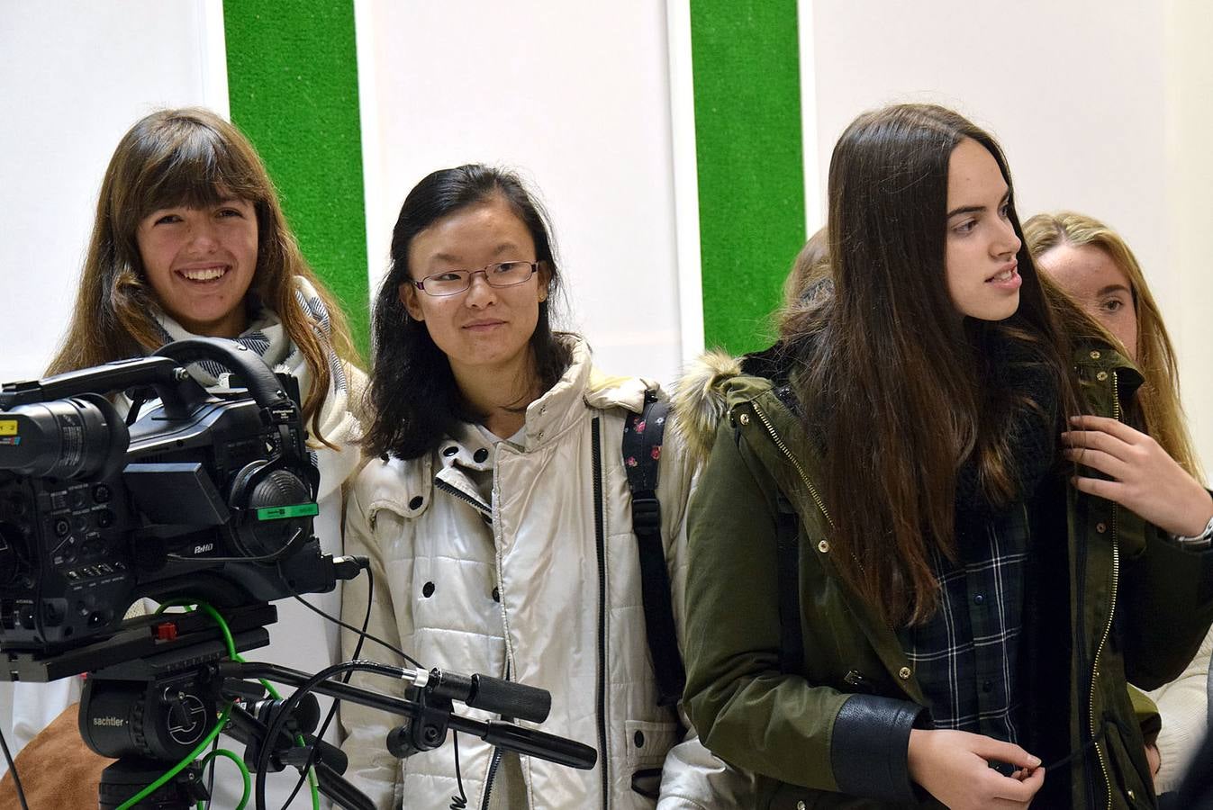 Las alumnas de 4º de la ESO de Alcaste visitan la multimedia de Diario LA RIOJA