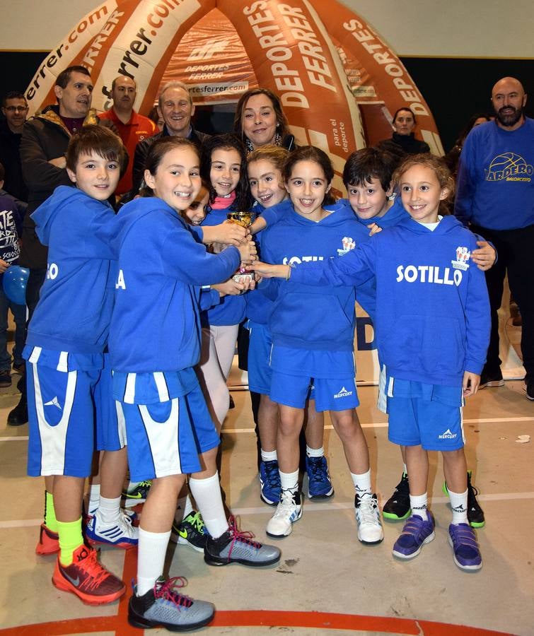 Entrega de trofeos del IV Torneo de Navidad de Baloncesto de Lardero