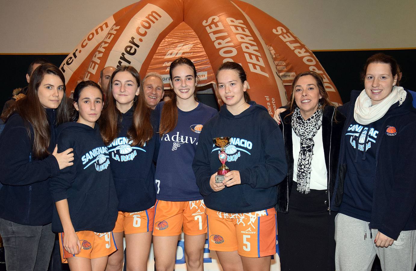 Entrega de trofeos del IV Torneo de Navidad de Baloncesto de Lardero