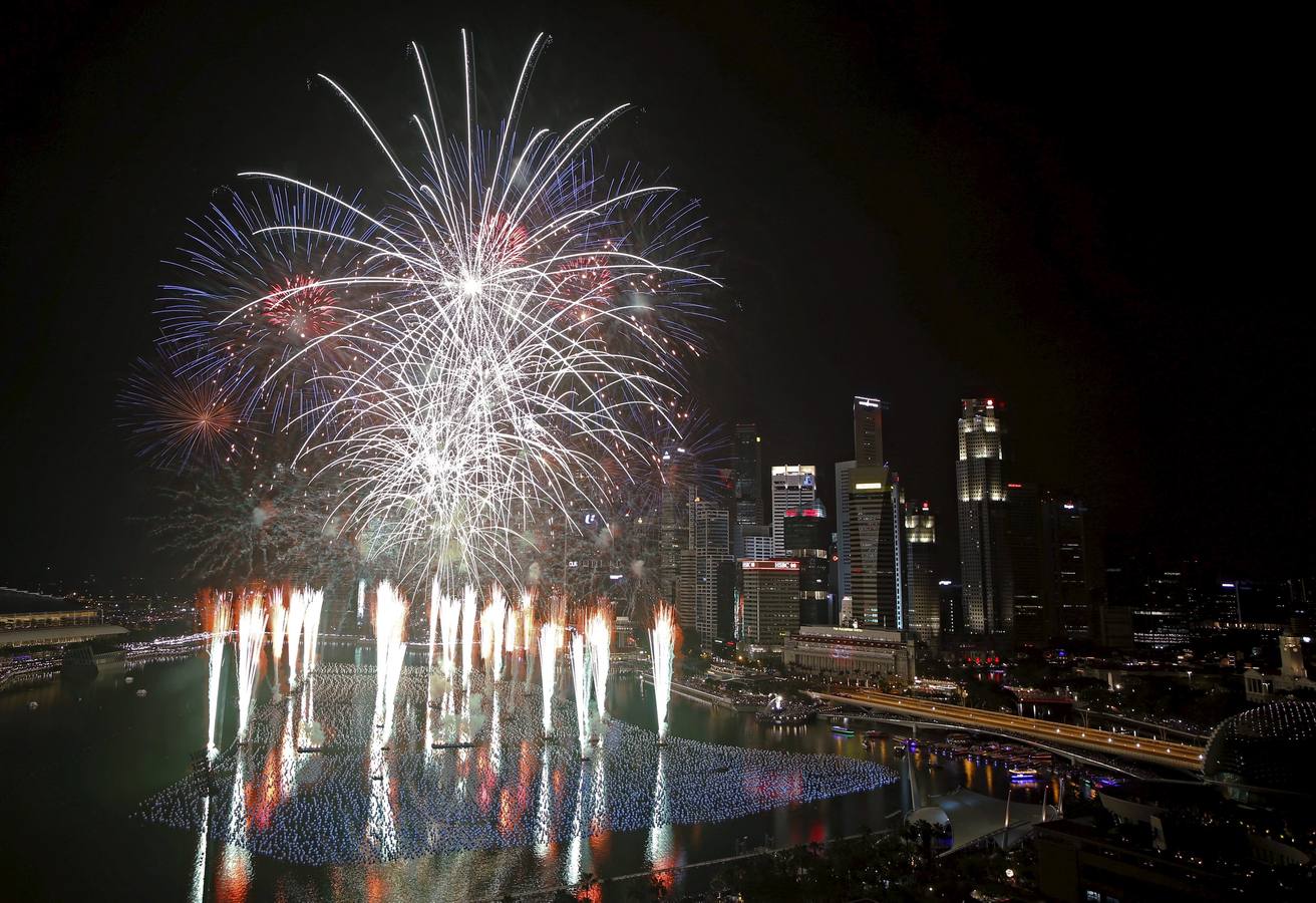 El mundo da la bienvenida a 2016