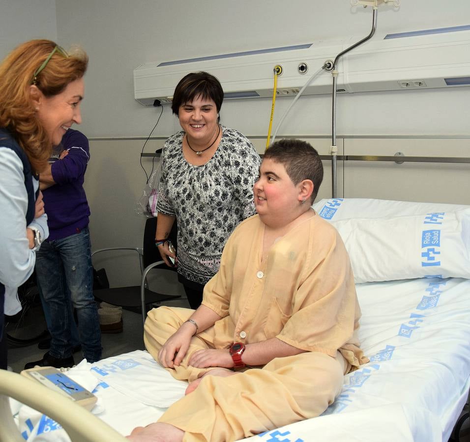 Los niños del San Pedro reciben a los Reyes Magos