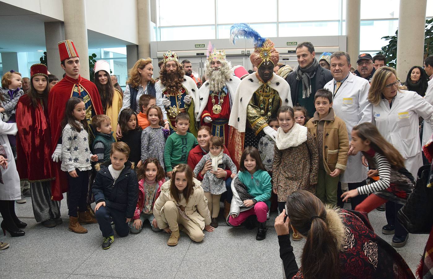 Los niños del San Pedro reciben a los Reyes Magos