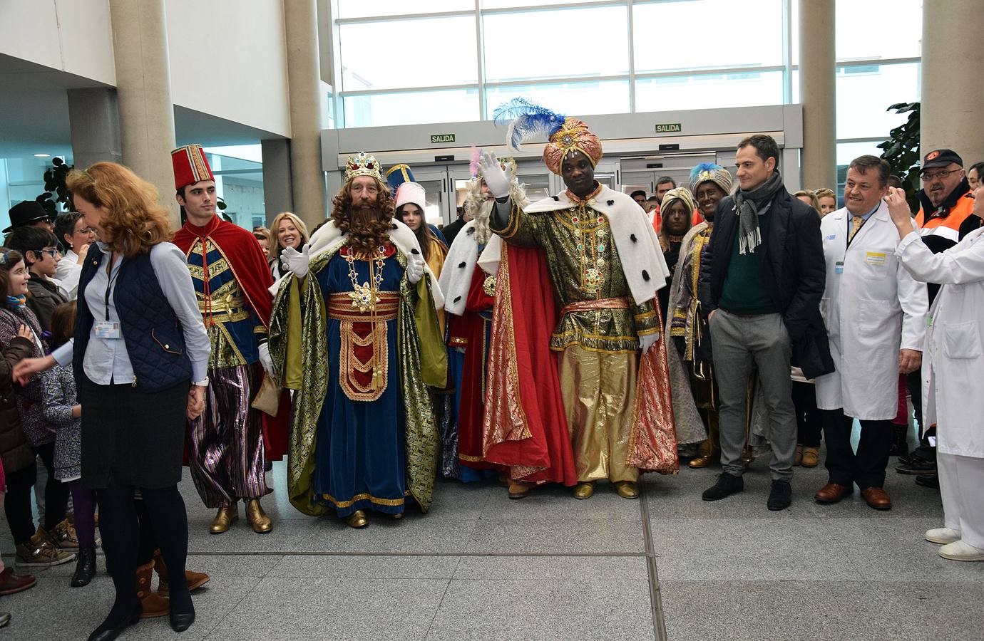 Los niños del San Pedro reciben a los Reyes Magos