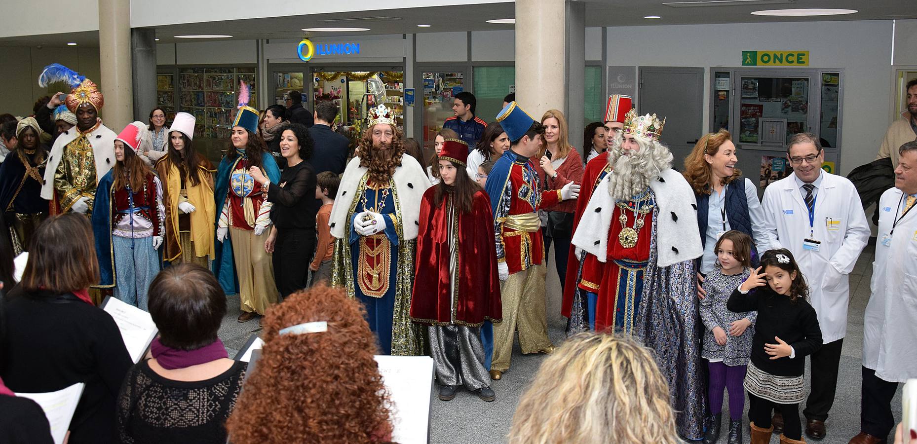 Los niños del San Pedro reciben a los Reyes Magos