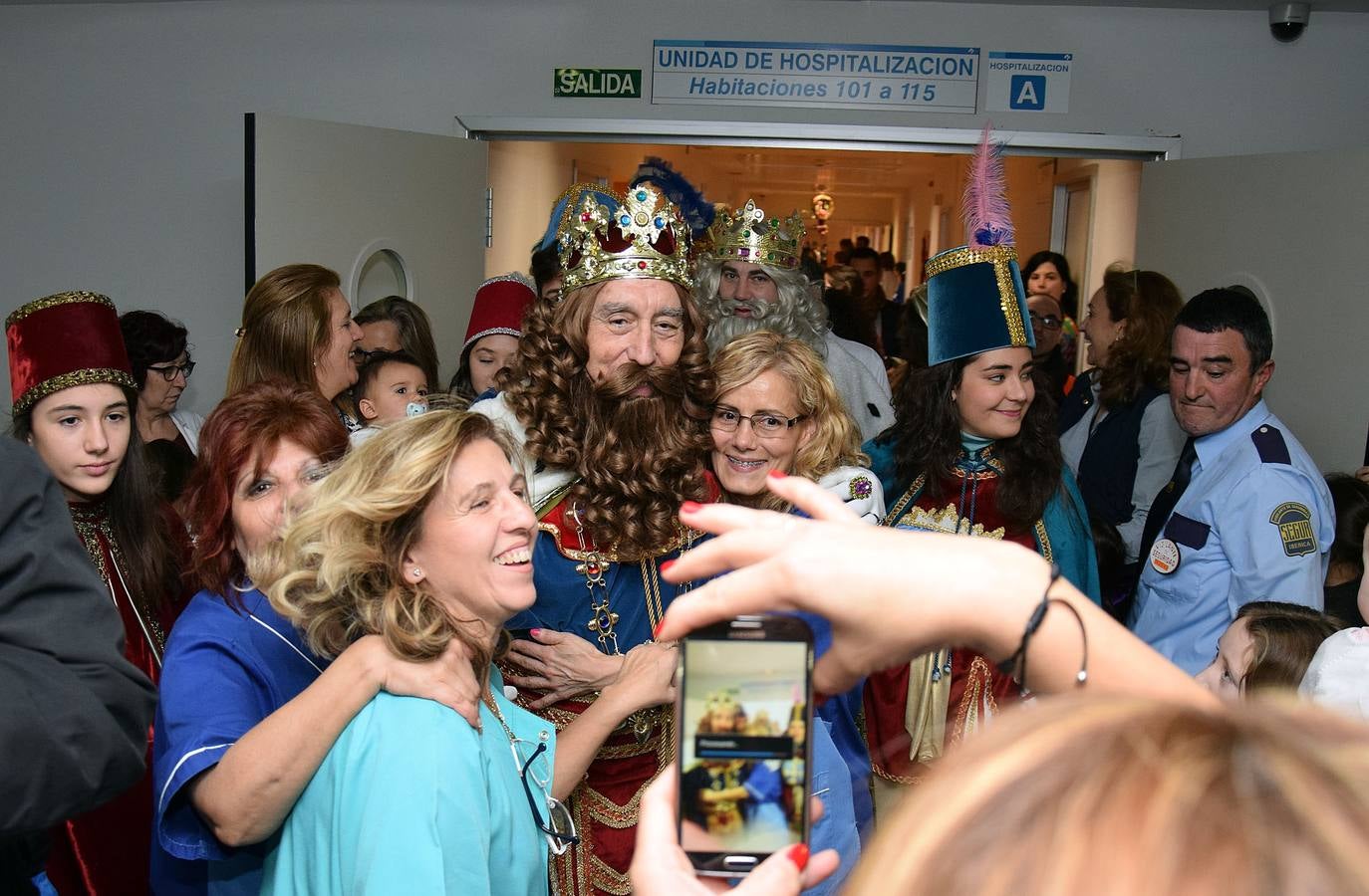 Los niños del San Pedro reciben a los Reyes Magos