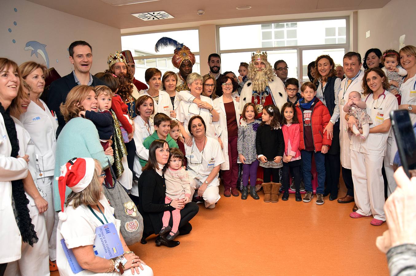 Los niños del San Pedro reciben a los Reyes Magos