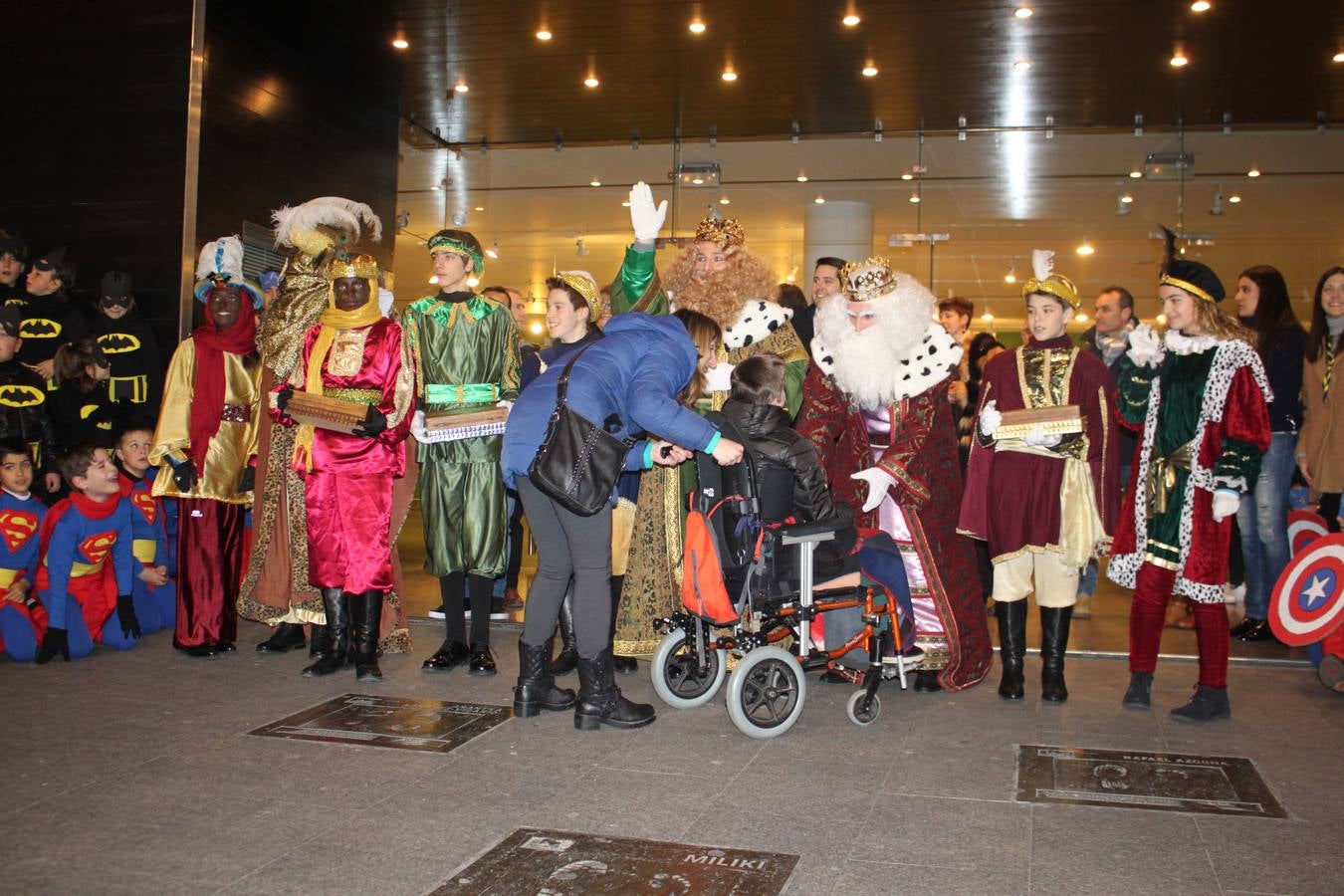 Los Reyes Magos recorren Arnedo en su cabalgata