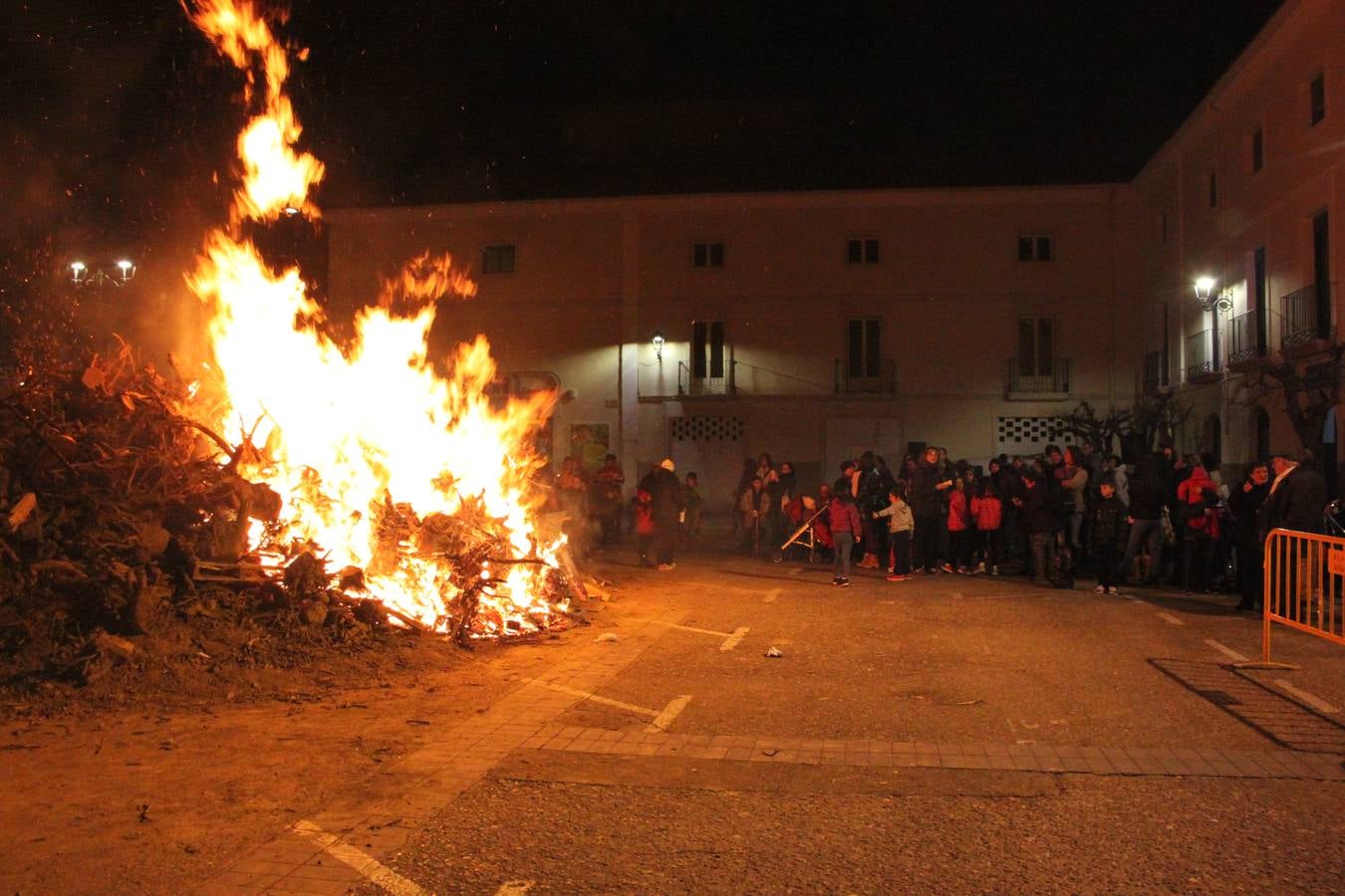 Alfaro celebra las hogueras de San Antón