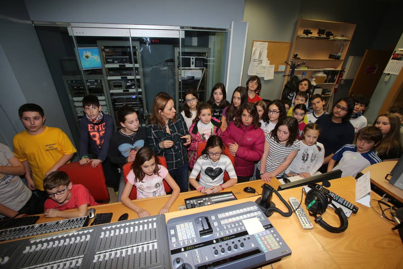 Los alumnos de 6ºB del CEIP Las Gaunas visitan la multimedia de Diario LA RIOJA