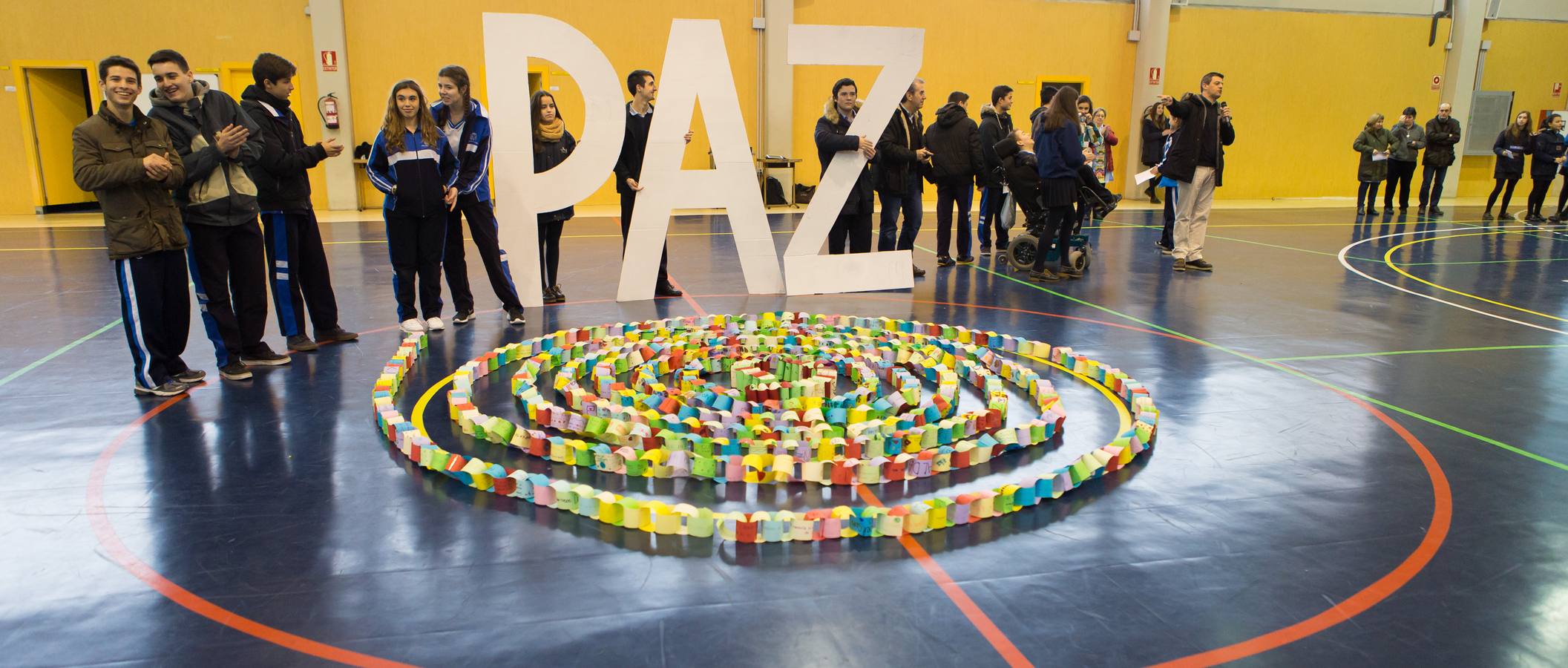 Celebración del Día de la Paz en el colegio Escolapias