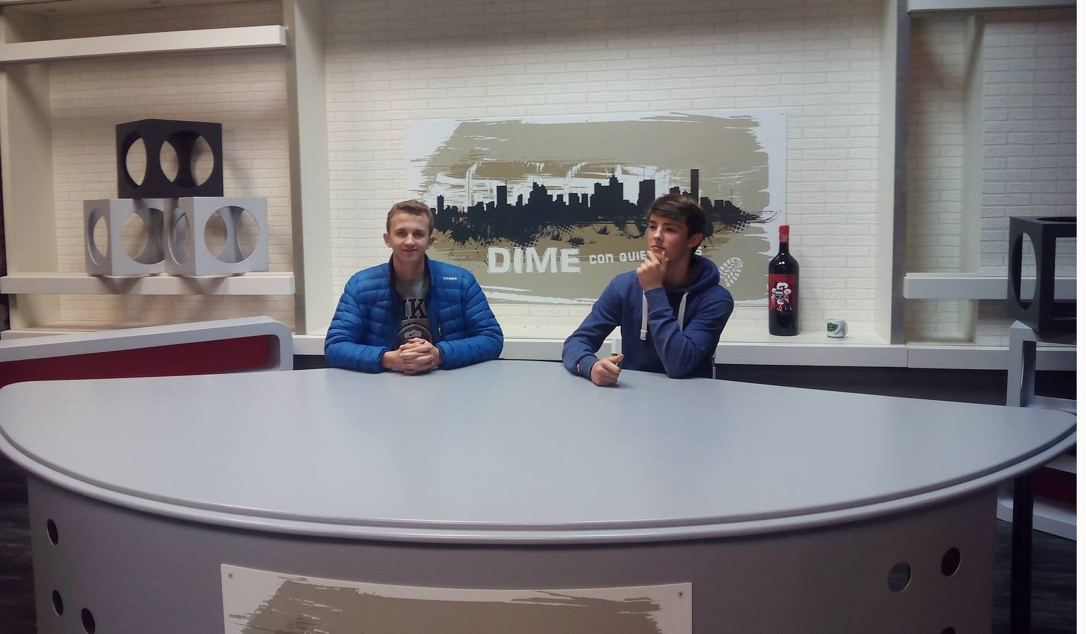 Alumnos de intercambio en Logroño con el Bachillerato Internacional del IES Sagasta visitan la multimedia de Diario LA RIOJA