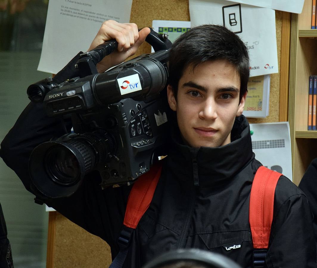 Los alumnos del 3º PMAR del IES La Laboral, con sus profesoras Maryolén y Mayte, visitan la multimedia de Diario LA RIOJA