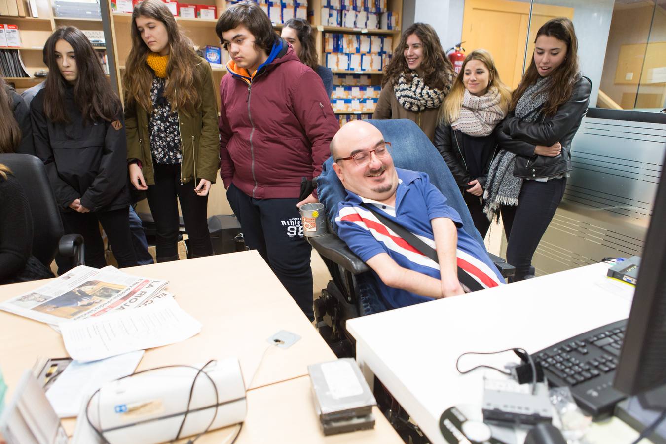 Los alumnos del IES La Laboral de 4º de Diversificación y 2º de FP Básica visitan la multimedia de Diario LA RIOJA