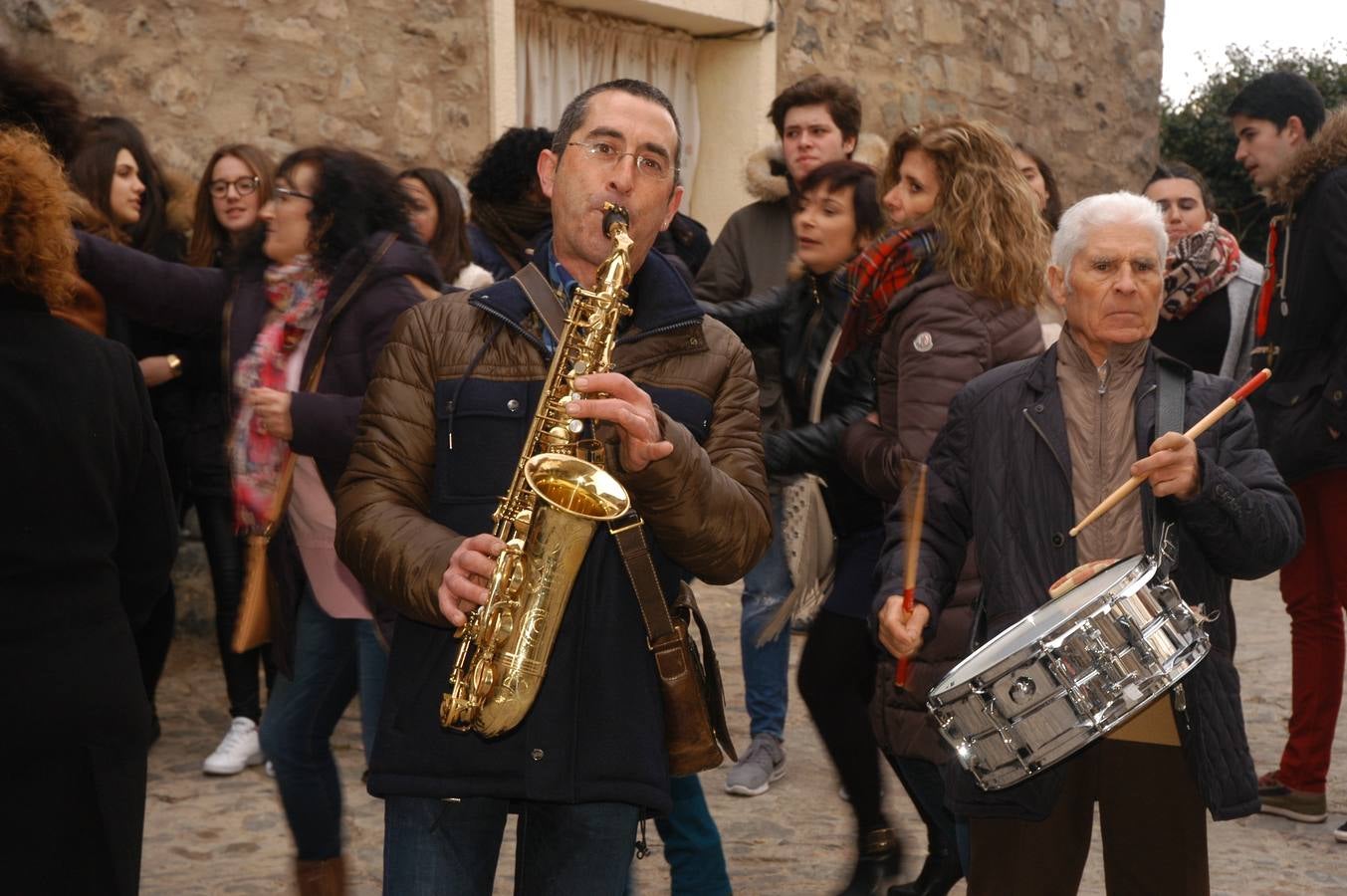 Tradicional subasta de roscos de San Blas en Cornago