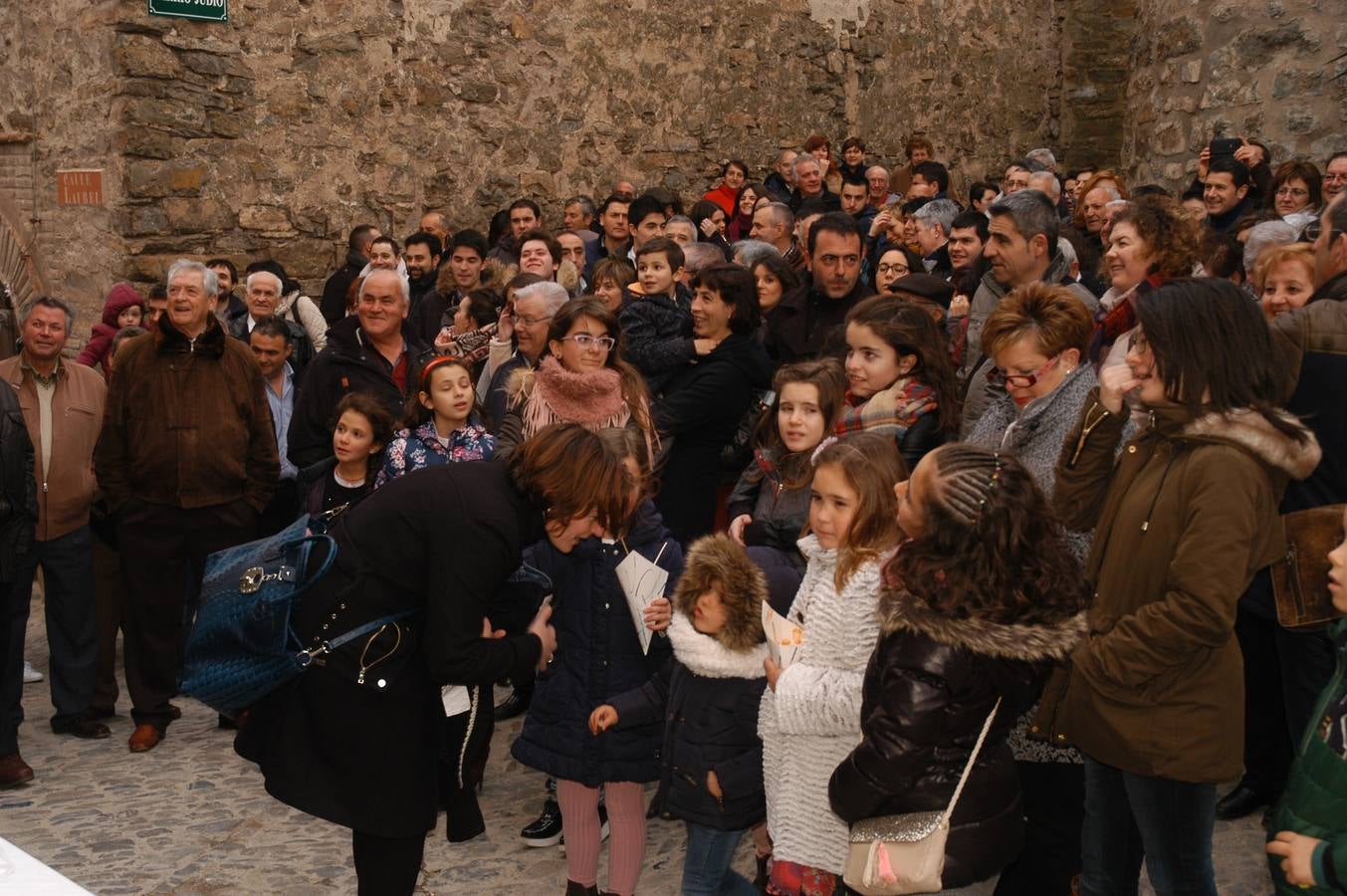 Tradicional subasta de roscos de San Blas en Cornago