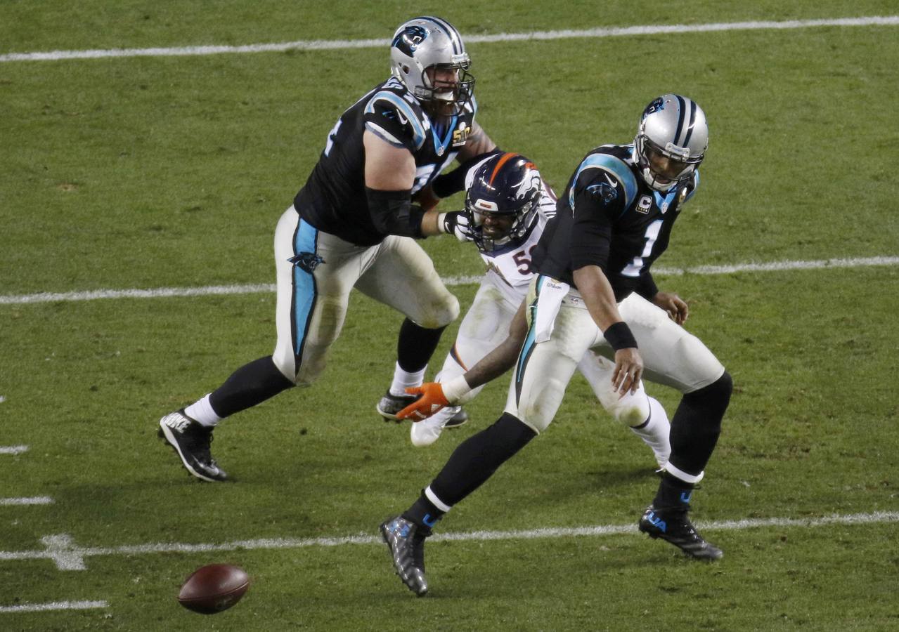 Los Broncos maniatan a los Panthers en la Super Bowl