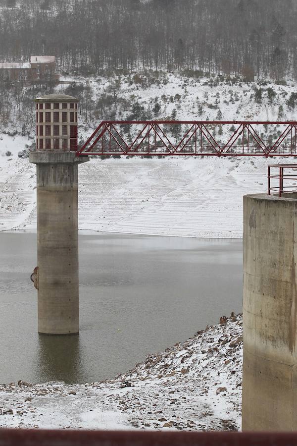 Pobre caudal en el embalse de Pajares.