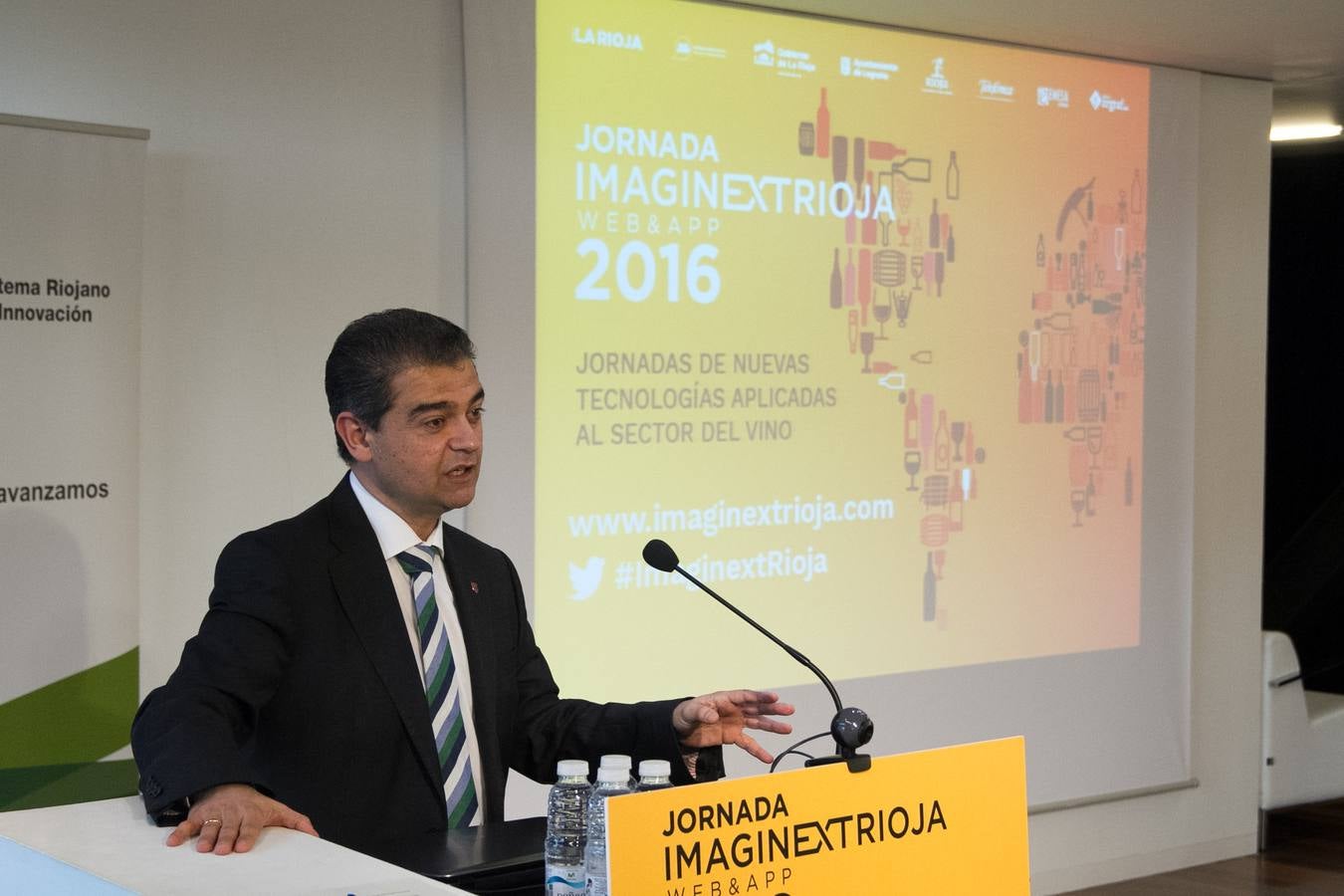 Una pausa para tomar un vino en la Imaginext Rioja