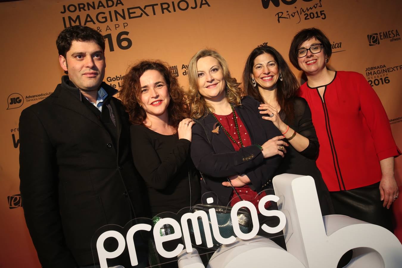 Sonrisas en el photocall en la entrega de los XVIII Premios Web Riojanos