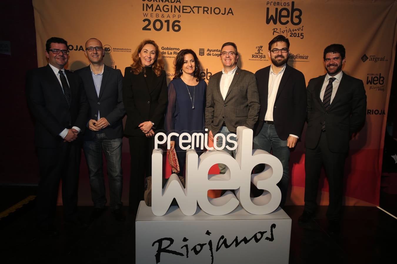 Sonrisas en el photocall en la entrega de los XVIII Premios Web Riojanos