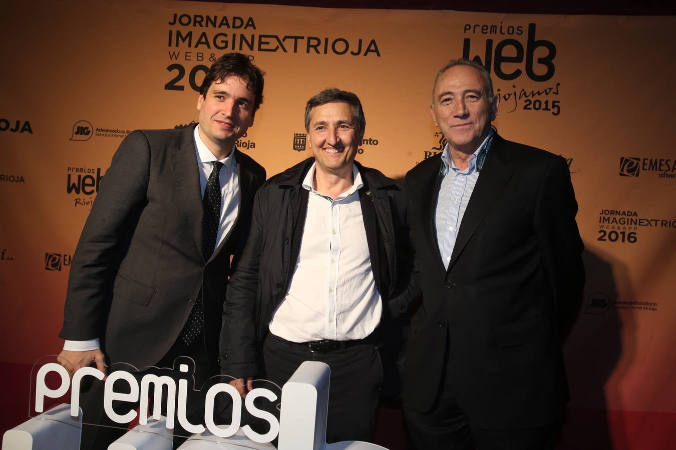 Sonrisas en el photocall en la entrega de los XVIII Premios Web Riojanos