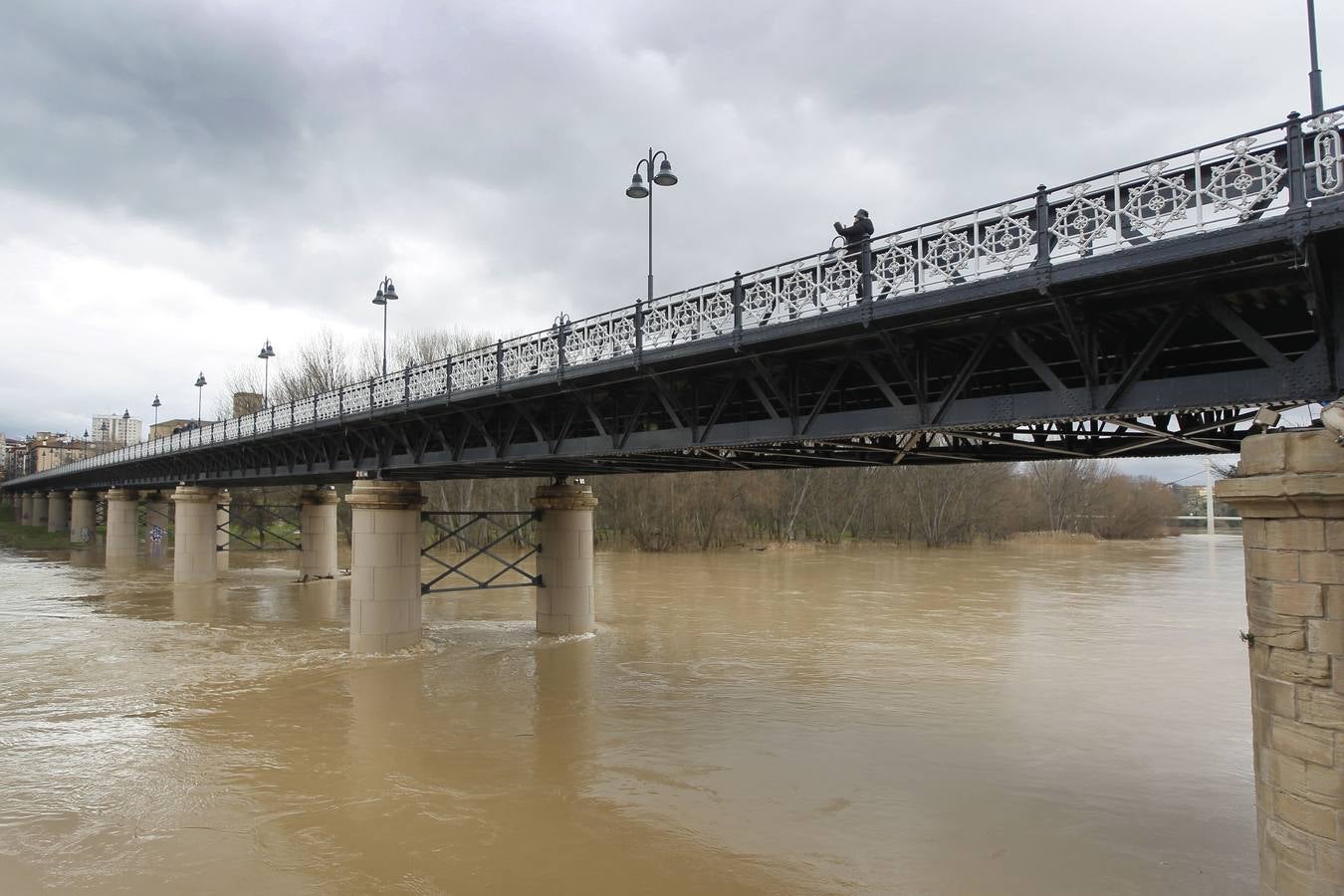 Logroño vigila el Ebro