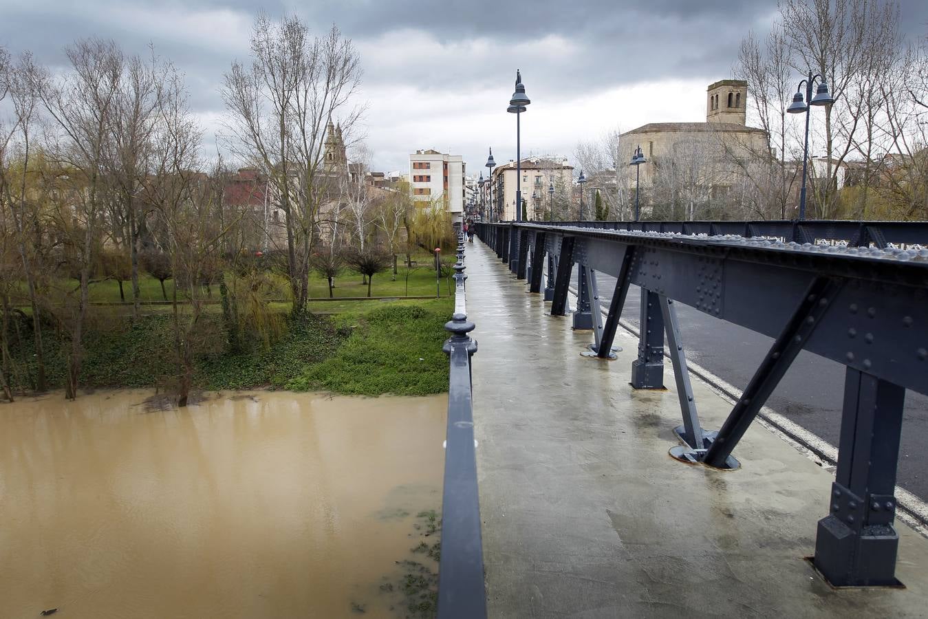 Logroño vigila el Ebro