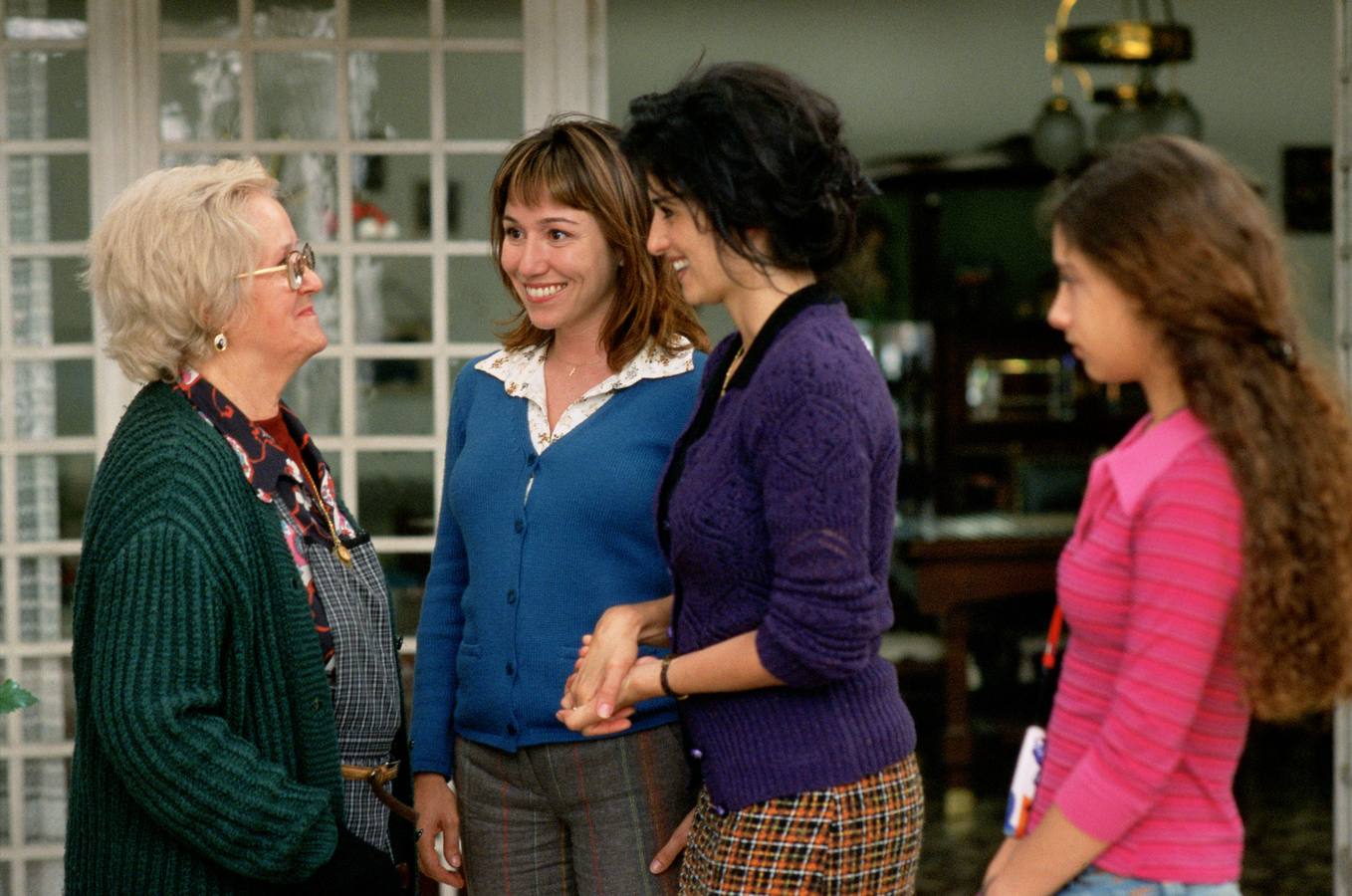 Chus Lampreave, Lola Dueñas, Penélope Cruz y Yohana Cobo (de i a d) en una escena de la película 'Volver'.