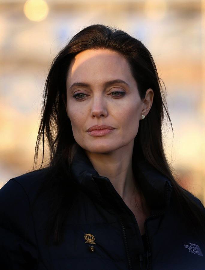 Angelina Jolie peligrosamente sexy