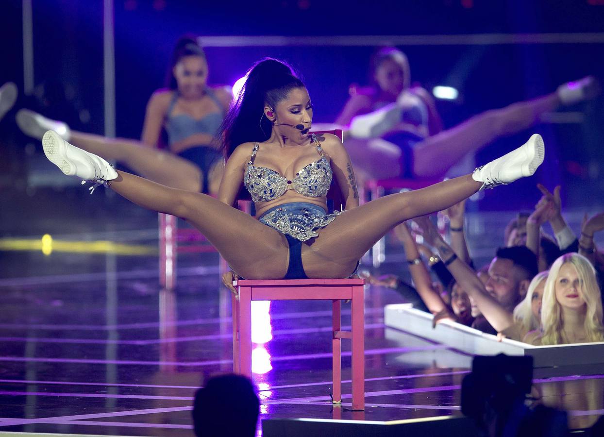 Nicki Minaj la sensual cantante