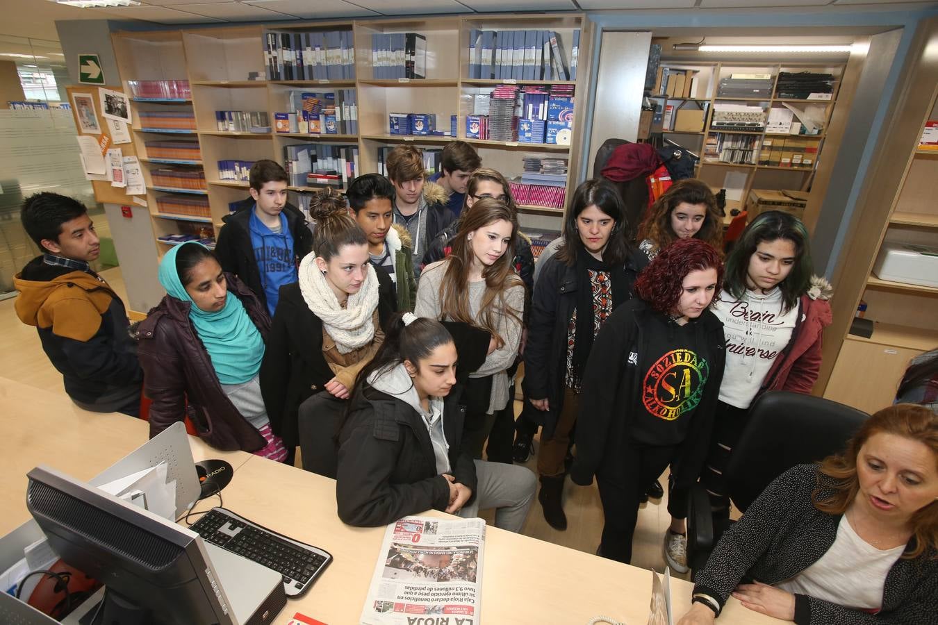 Alumnos de Jesuitas visitan Diario LA RIOJA