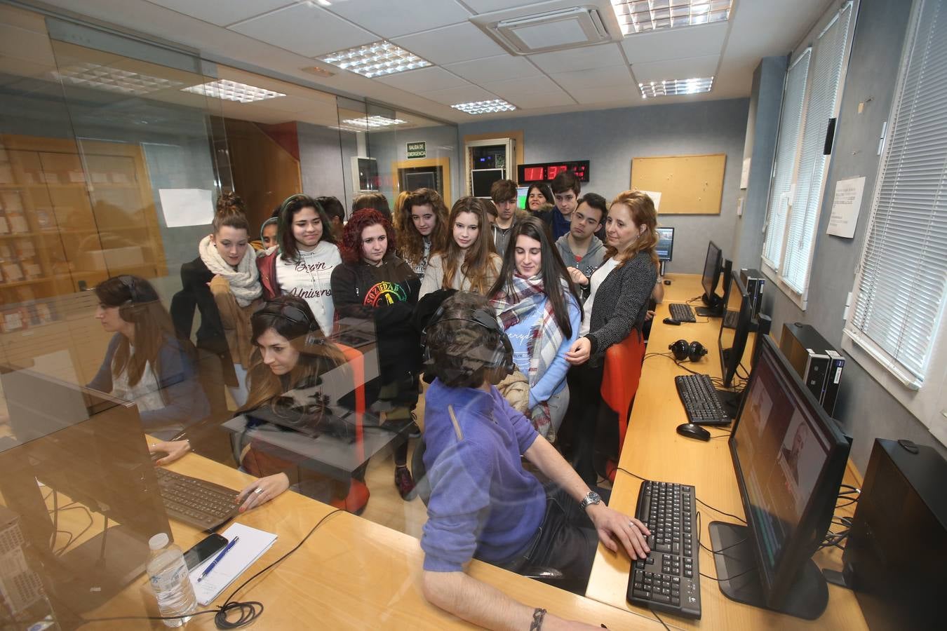 Alumnos de Jesuitas visitan Diario LA RIOJA