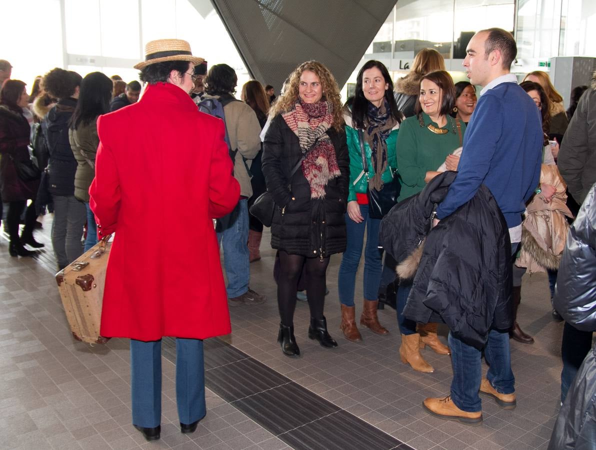 El tren del vino parte con destino a las bodegas de Haro