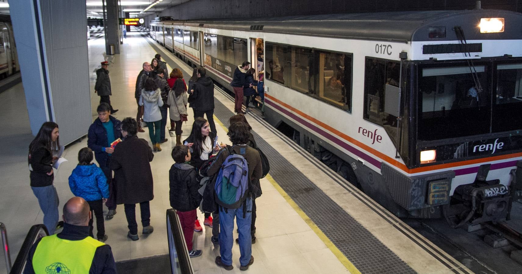 El tren del vino parte con destino a las bodegas de Haro