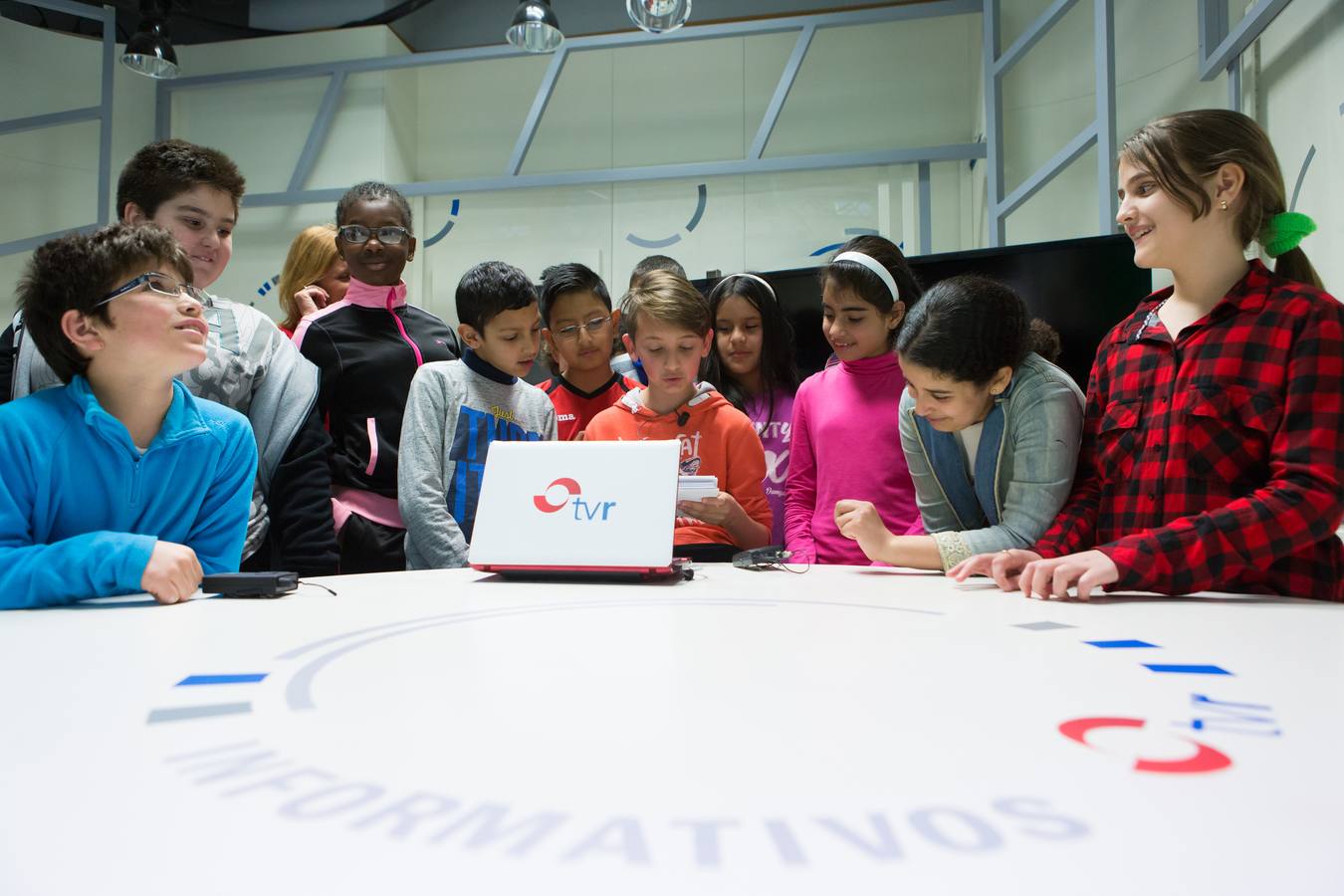 Los alumnos de 5º B de Primaria del Colegio Navarrete El Mudo visitan la multimedia de Diario LA RIOJA