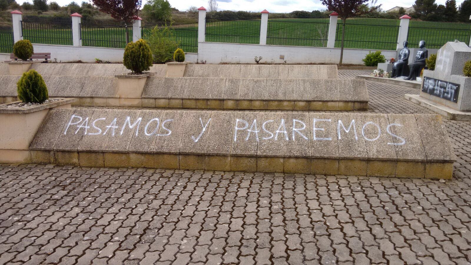 Pintadas nazis en La Barranca